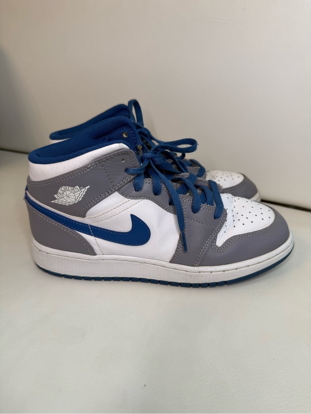 Kids’ Nike Air Jordan 1 Mid - White / Gray / Blue
